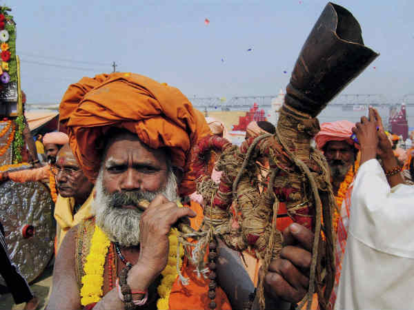 ನಾಗಾ ಸಾಧುಗಳು, ಭಕ್ತಾದಿಗಳ ಆಚರಣೆಗಳು ನಾಗಾ ಸಾಧುಗಳು, ಭಕ್ತಾದಿಗಳ ಆಚರಣೆಗಳು