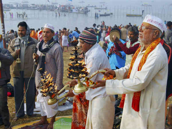 ನಾಗಾ ಸಾಧುಗಳು, ಭಕ್ತಾದಿಗಳ ಆಚರಣೆಗಳು ನಾಗಾ ಸಾಧುಗಳು, ಭಕ್ತಾದಿಗಳ ಆಚರಣೆಗಳು