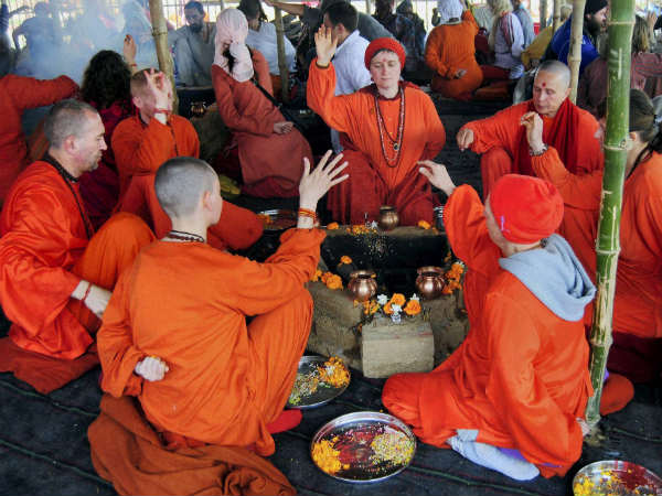 ನಾಗಾ ಸಾಧುಗಳು, ಭಕ್ತಾದಿಗಳ ಆಚರಣೆಗಳು ನಾಗಾ ಸಾಧುಗಳು, ಭಕ್ತಾದಿಗಳ ಆಚರಣೆಗಳು