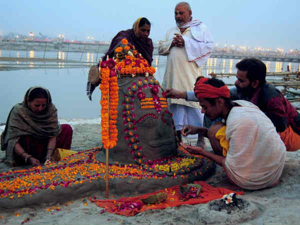 ಕುಂಭಮೇಳದಲ್ಲಿ ಪುಣ್ಯ ಸ್ನಾನ ಕುಂಭಮೇಳದಲ್ಲಿ ಪುಣ್ಯ ಸ್ನಾನ