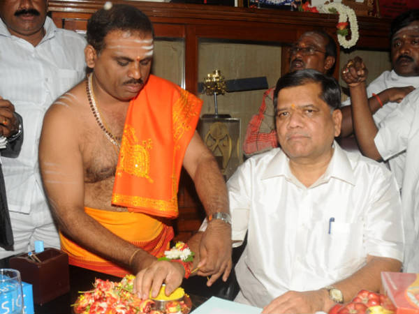 ಬಿಎಸ್ ವೈ vs ಡಿವಿಎಸ್ vs ಶೆಟ್ಟರ್