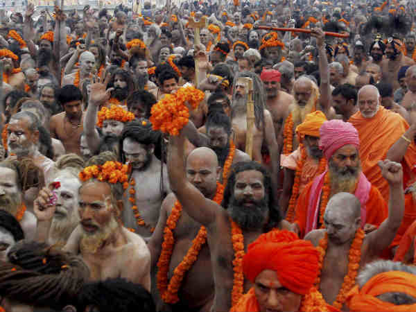 ಕುಂಭಮೇಳ: ನಿರ್ಬಂಧ ಮೀರಿ ನುಗ್ಗುವ ವಿಐಪಿಗಳು ಕುಂಭಮೇಳ: ನಿರ್ಬಂಧ ಮೀರಿ ನುಗ್ಗುವ ವಿಐಪಿಗಳು
