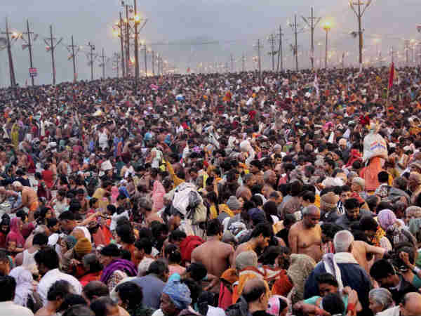 ಕುಂಭಮೇಳ: ನಿರ್ಬಂಧ ಮೀರಿ ನುಗ್ಗುವ ವಿಐಪಿಗಳು ಕುಂಭಮೇಳ: ನಿರ್ಬಂಧ ಮೀರಿ ನುಗ್ಗುವ ವಿಐಪಿಗಳು