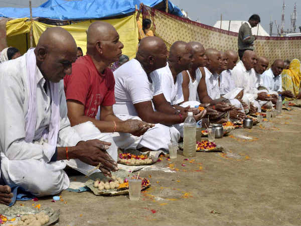 ಆತಂಕದ ನಡುವೆಯೂ ಗಂಗಾ ಸ್ನಾನ ನಿರಂತರ
