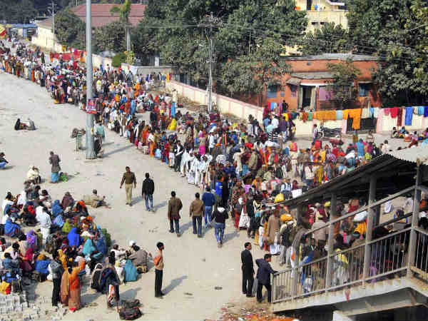 ಆತಂಕದ ನಡುವೆಯೂ ಗಂಗಾ ಸ್ನಾನ ನಿರಂತರ