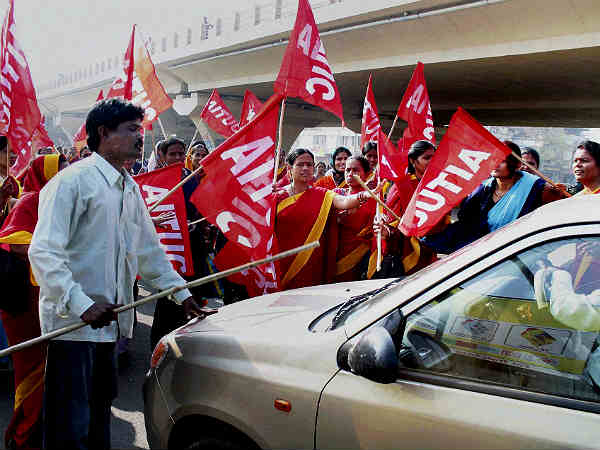 ನೋಯ್ಡಾದಲ್ಲಿ ಬಂದ್ ಎಫೆಕ್ಟ್ ಜೋರು: