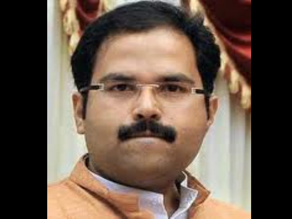 ಆನಂದ್ ಅಸ್ನೋಟಿಕರ್ (ಬಿಜೆಪಿ)