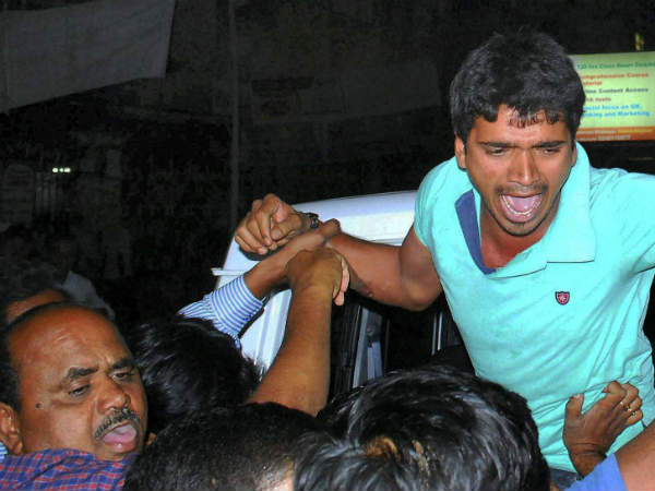 ಕಳೆದುಕೊಂಡ ಬಂಧುವಿಗಾಗಿ ಆಕ್ರಂದನ