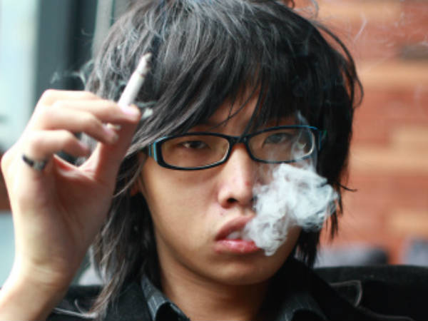 ನಾವು ಸಿಗರೇಟ್ ಸ್ಮೋಕಿಂಗ್ ಬಿಡುತ್ತೇವೆ ನಾವು ಸಿಗರೇಟ್ ಸ್ಮೋಕಿಂಗ್ ಬಿಡುತ್ತೇವೆ