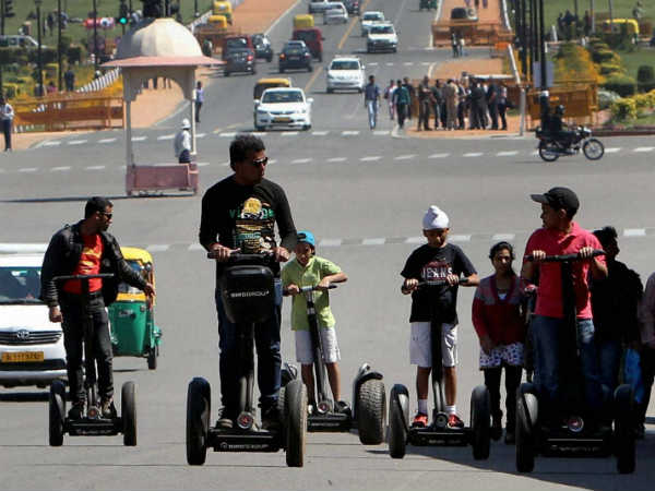 ಖಾಲಿ ರಸ್ತೆಯಲ್ಲಿ ಮಜಾ ಮಾಡುತ್ತಿರುವ ಮಕ್ಕಳು
