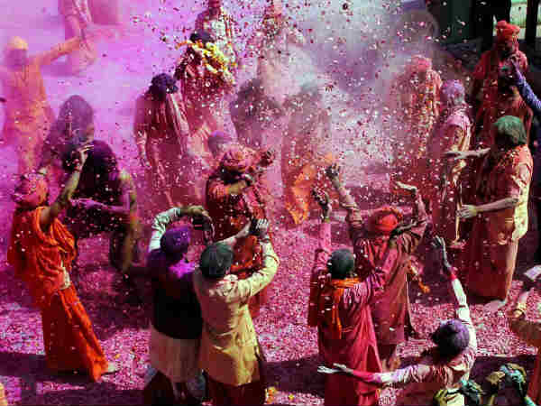 ಹೋಳಿ ಸಂಭ್ರಮದ ಆಚರಣೆ ಚಿತ್ರಗಳು