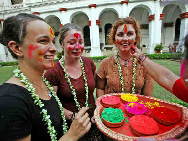 ಹೋಳಿ ಸಂಭ್ರಮದ ಆಚರಣೆ ಚಿತ್ರಗಳು