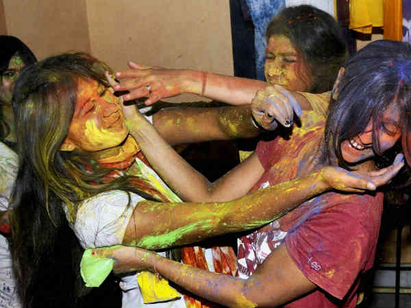 ಹೋಳಿ ಸಂಭ್ರಮದ ಆಚರಣೆ ಚಿತ್ರಗಳು