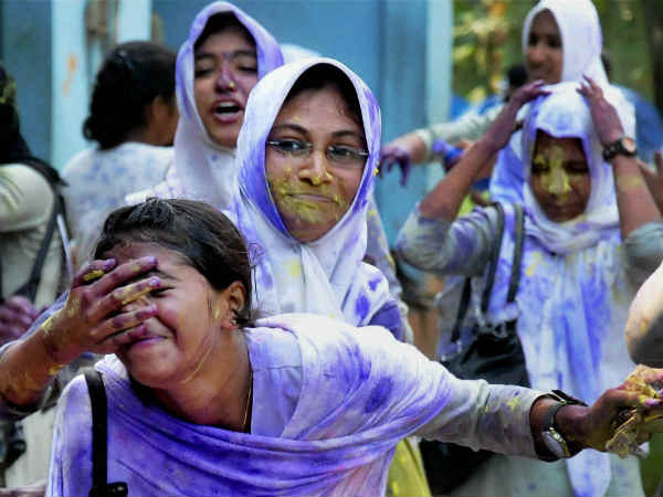 ಹೋಳಿ ಸಂಭ್ರಮದ ಆಚರಣೆ ಚಿತ್ರಗಳು