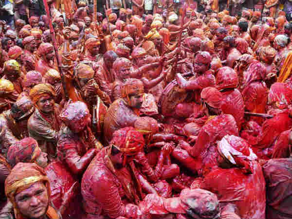 ಹೋಳಿ ಸಂಭ್ರಮದ ಆಚರಣೆ ಚಿತ್ರಗಳು