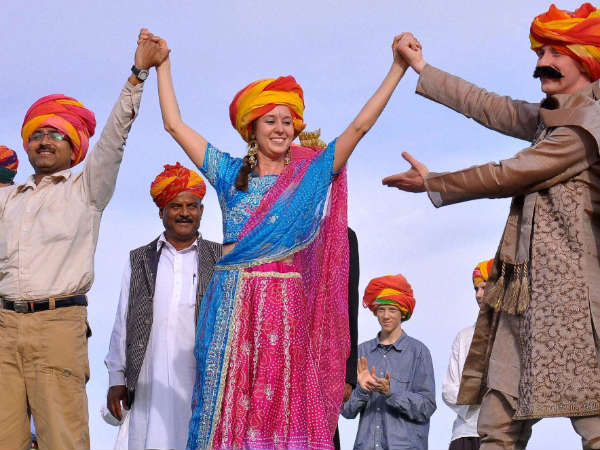 ಬಣ್ಣದ ಹಬ್ಬ ಸಂಭ್ರಮ ಮುಗಿಲು ಮುಟ್ಟಿದೆ 