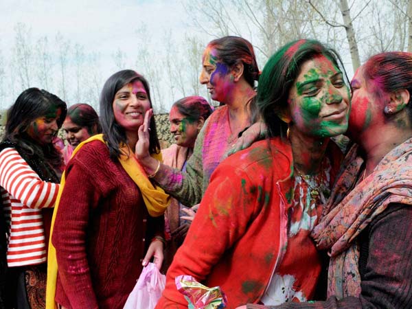 ಬಣ್ಣದ ಹಬ್ಬದ ಸಂಭ್ರಮ