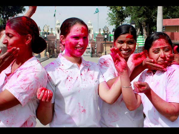 ಬಣ್ಣದ ಹಬ್ಬದ ಸಂಭ್ರಮ