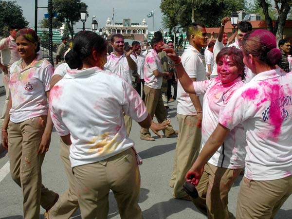 ಬಣ್ಣದ ಹಬ್ಬದ ಸಂಭ್ರಮ