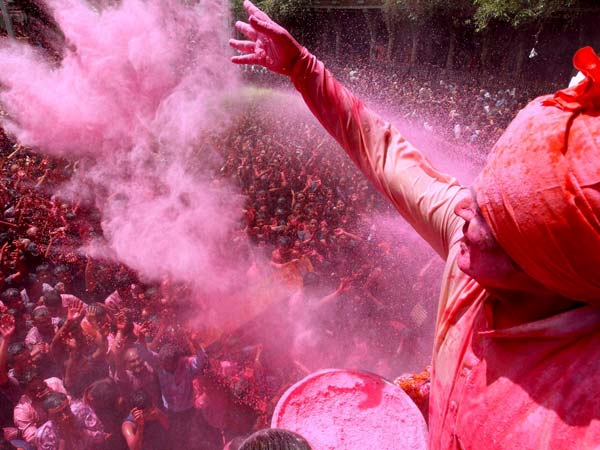 ಬಣ್ಣದ ಹಬ್ಬದ ಸಂಭ್ರಮ