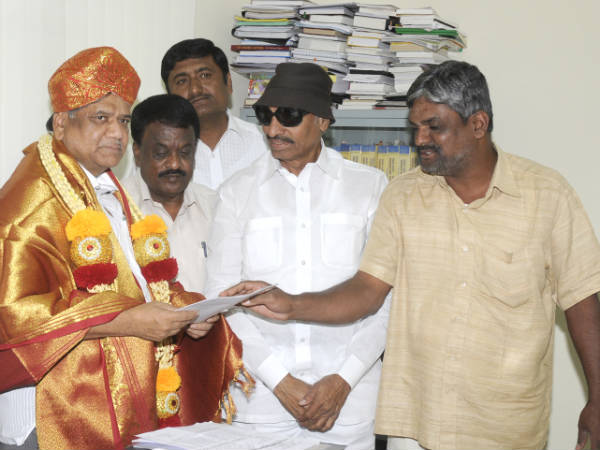 ಸಂಕಷ್ಟದಲ್ಲಿ ವಾಟಾಳ್