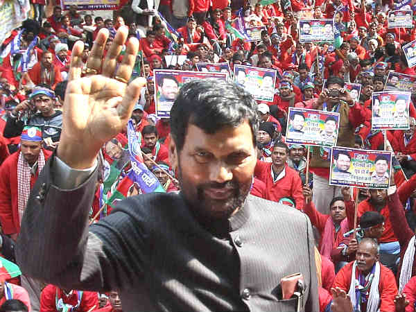 ರಾಮ್ ವಿಲಾಸ್ ಪಾಸ್ವಾನ್ 