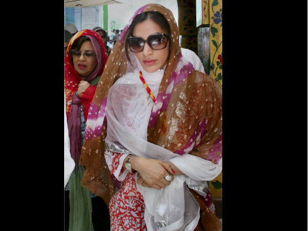 ಚಿತ್ರಗಳಲ್ಲಿ ಕಂಡ ಸುದ್ದಿಗಳು ಚಿತ್ರಗಳಲ್ಲಿ ಕಂಡ ಸುದ್ದಿಗಳು