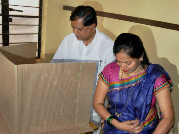ಮತದಾನ ಹಕ್ಕು ಚಲಾಯಿಸಿದ ಕರ್ನಾಟಕ