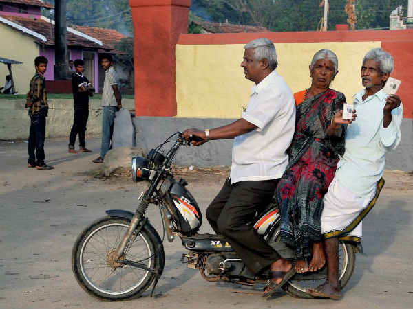 ಮತದಾನ ಹಕ್ಕು ಚಲಾಯಿಸಿದ ಕರ್ನಾಟಕ