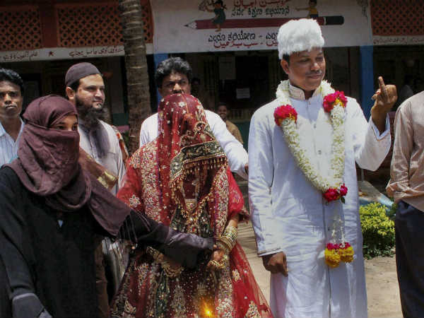 ಮತದಾನ ಹಕ್ಕು ಚಲಾಯಿಸಿದ ಕರ್ನಾಟಕ