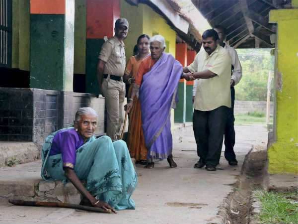 ಮತದಾನ ಹಕ್ಕು ಚಲಾಯಿಸಿದ ಕರ್ನಾಟಕ