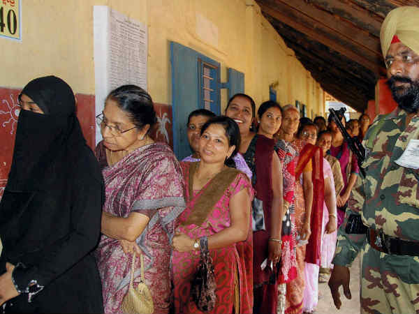 ಮತದಾನ ಹಕ್ಕು ಚಲಾಯಿಸಿದ ಕರ್ನಾಟಕ