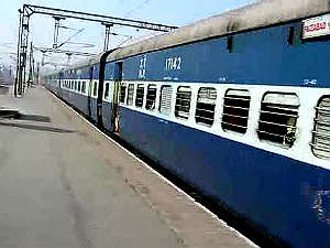 lucknow-woman-zubin-delivers-twins-on-train-twice lucknow-woman-zubin-delivers-twins-on-train-twice