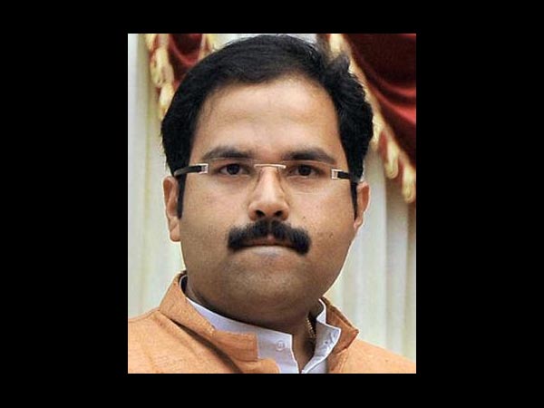 ಆನಂದ್ ಅಸ್ನೋಟಿಕರ್