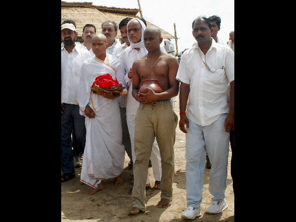ಚಿತಾಭಸ್ಮ ಗಂಗೆಯ ಒಡಲಿಗೆ 