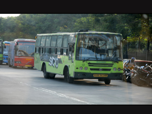 ಪಾಸ್ ವಿತರಣೆ ಕೇಂದ್ರ 