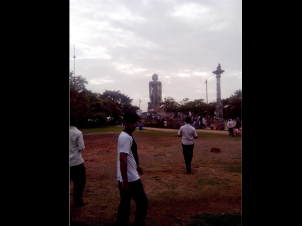 ಕವಿದ ಕಾರ್ಮೋಡ