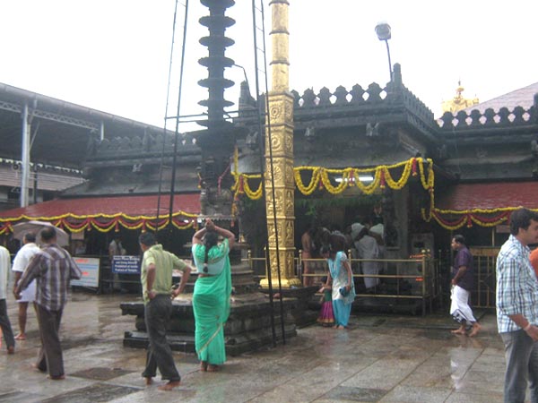 ಕೊಲ್ಲೂರು ಮೂಕಾಂಬಿಕಾ ದೇವಾಲಯ