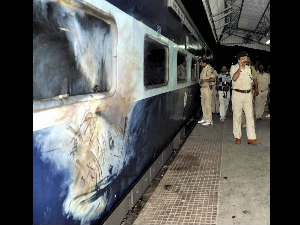 ಪಾಟ್ನದಲ್ಲಿ ನಕ್ಸಲ್ ದಾಳಿ ಪಾಟ್ನದಲ್ಲಿ ನಕ್ಸಲ್ ದಾಳಿ