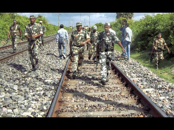 ಮಾವೋವಾದಿಗಳ ದಾಳಿ ಮಾವೋವಾದಿಗಳ ದಾಳಿ