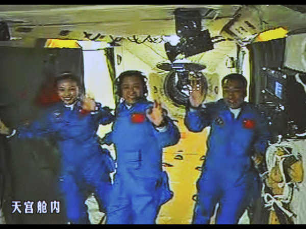 ಗಗನದಲ್ಲಿ ಚೀನಿಯರು ಗಗನದಲ್ಲಿ ಚೀನಿಯರು