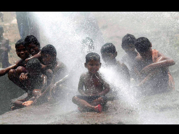 ಭುವನೇಶ್ವರಲ್ಲಿ ಮಳೆ ಮಕ್ಕಳು ಭುವನೇಶ್ವರಲ್ಲಿ ಮಳೆ ಮಕ್ಕಳು