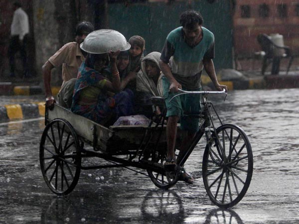 ಕೋಲ್ಕತ್ತಾದಲ್ಲಿ ಮಳೆ ಕೋಲ್ಕತ್ತಾದಲ್ಲಿ ಮಳೆ