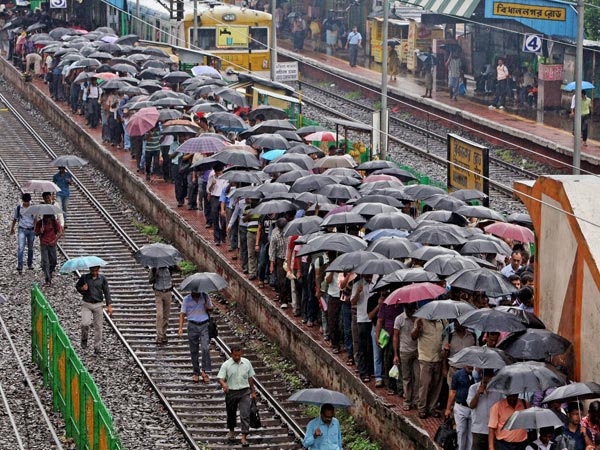 ಕೋಲ್ಕತ್ತಾದಲ್ಲಿ ಮಳೆ ಕೋಲ್ಕತ್ತಾದಲ್ಲಿ ಮಳೆ