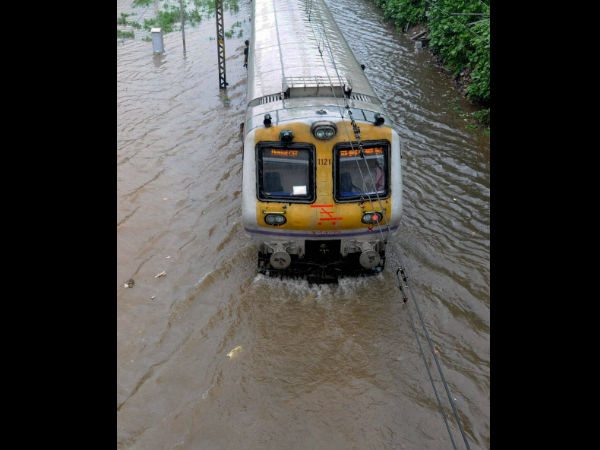 ಲೋಕಲ್ ಟ್ರೈನ್ ನಿಲ್ಲಲ್ಲ