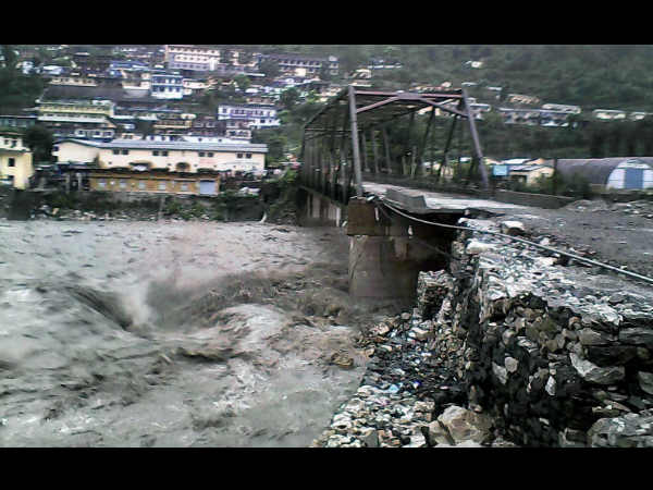 ಜೀವನದಿಗಳು ಜೀವ ತಿನ್ನುತ್ತಿದೆ ಜೀವನದಿಗಳು ಜೀವ ತಿನ್ನುತ್ತಿದೆ