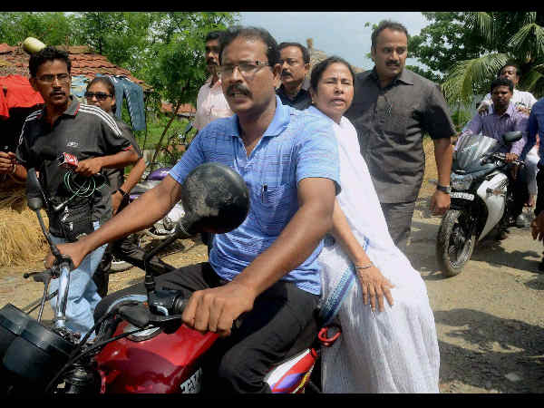 ಬೈಕ್ ಏರಿದ ಮಮತಾ ದೀದಿ