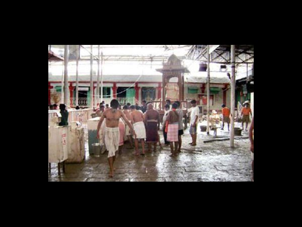 ಭಕ್ತರಿಗೆ ಮಠದ ನಿವೇದನೆ ಭಕ್ತರಿಗೆ ಮಠದ ನಿವೇದನೆ