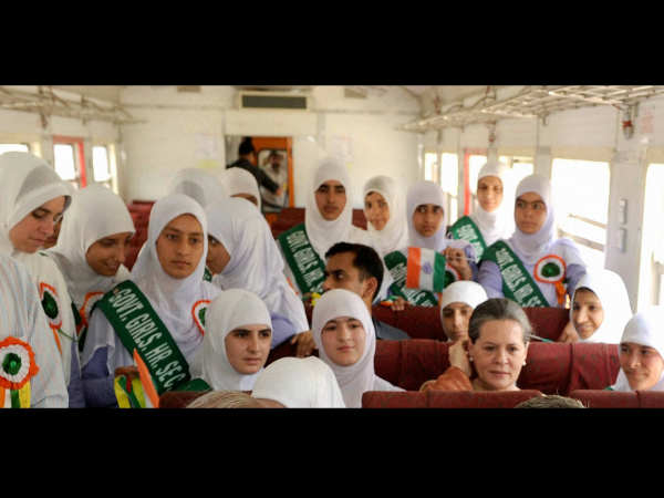 ಕಾಶ್ಮೀರದಲ್ಲಿ ಸೋನಿಯಾ ಕಾಶ್ಮೀರದಲ್ಲಿ ಸೋನಿಯಾ