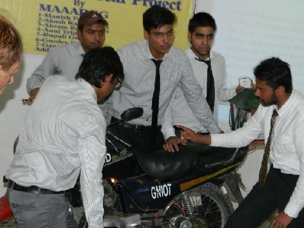  ಮೆಕ್ಯಾನಿಕಲ್ ವಿದ್ಯಾರ್ಥಿಗಳು